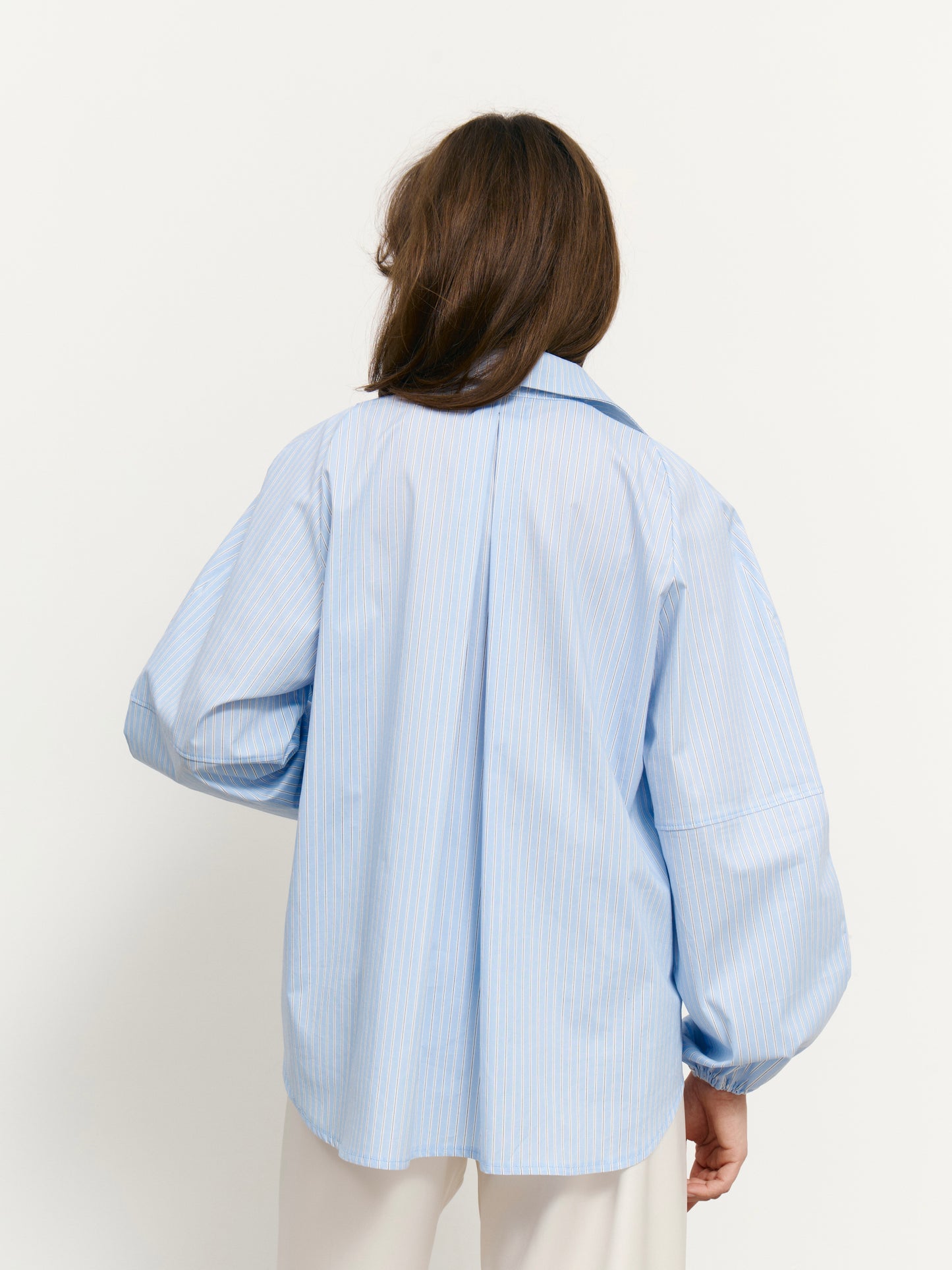 Сорочка з об’ємними рукавами блакитна