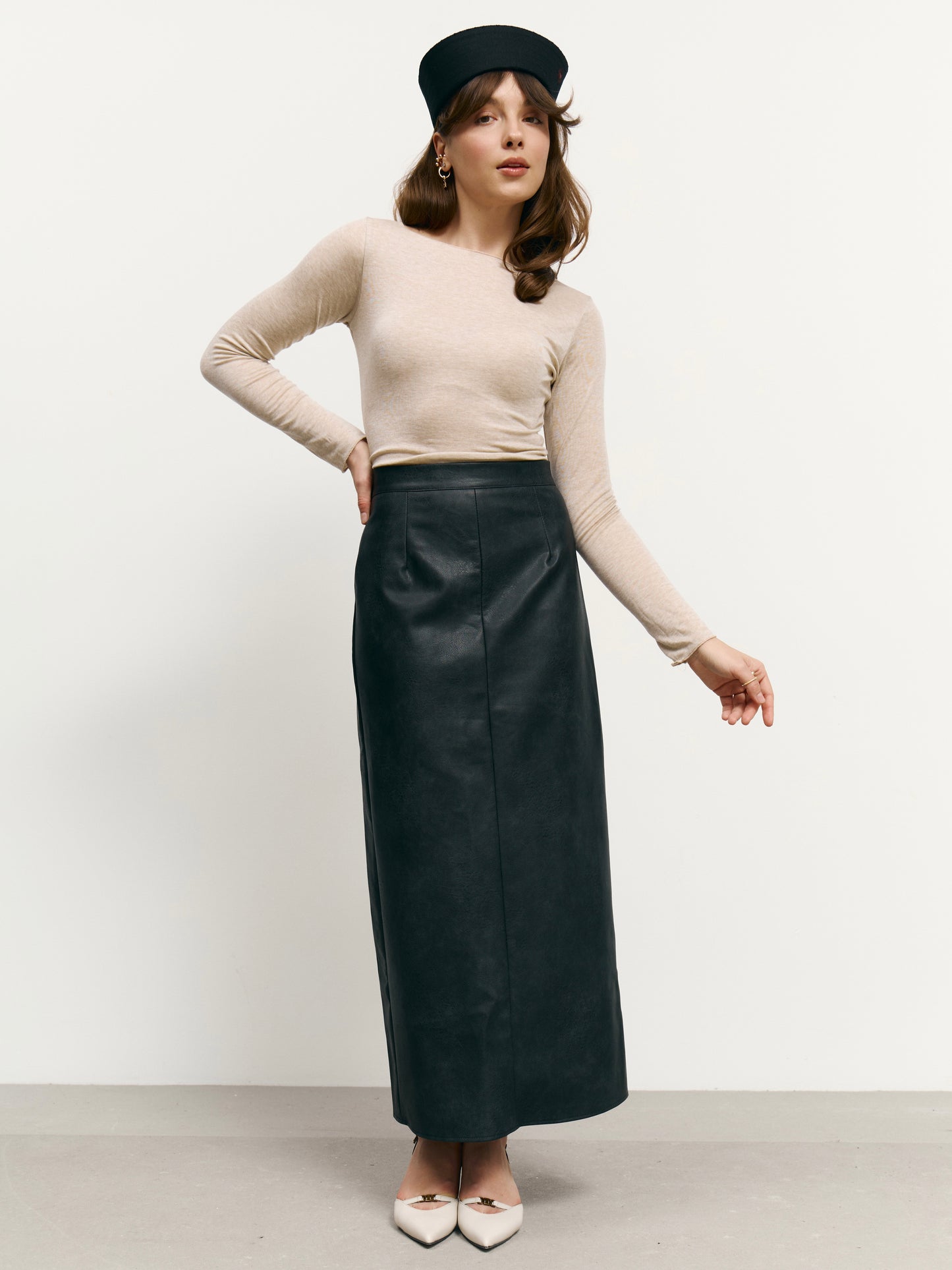 Спідниця міді з екошкіри