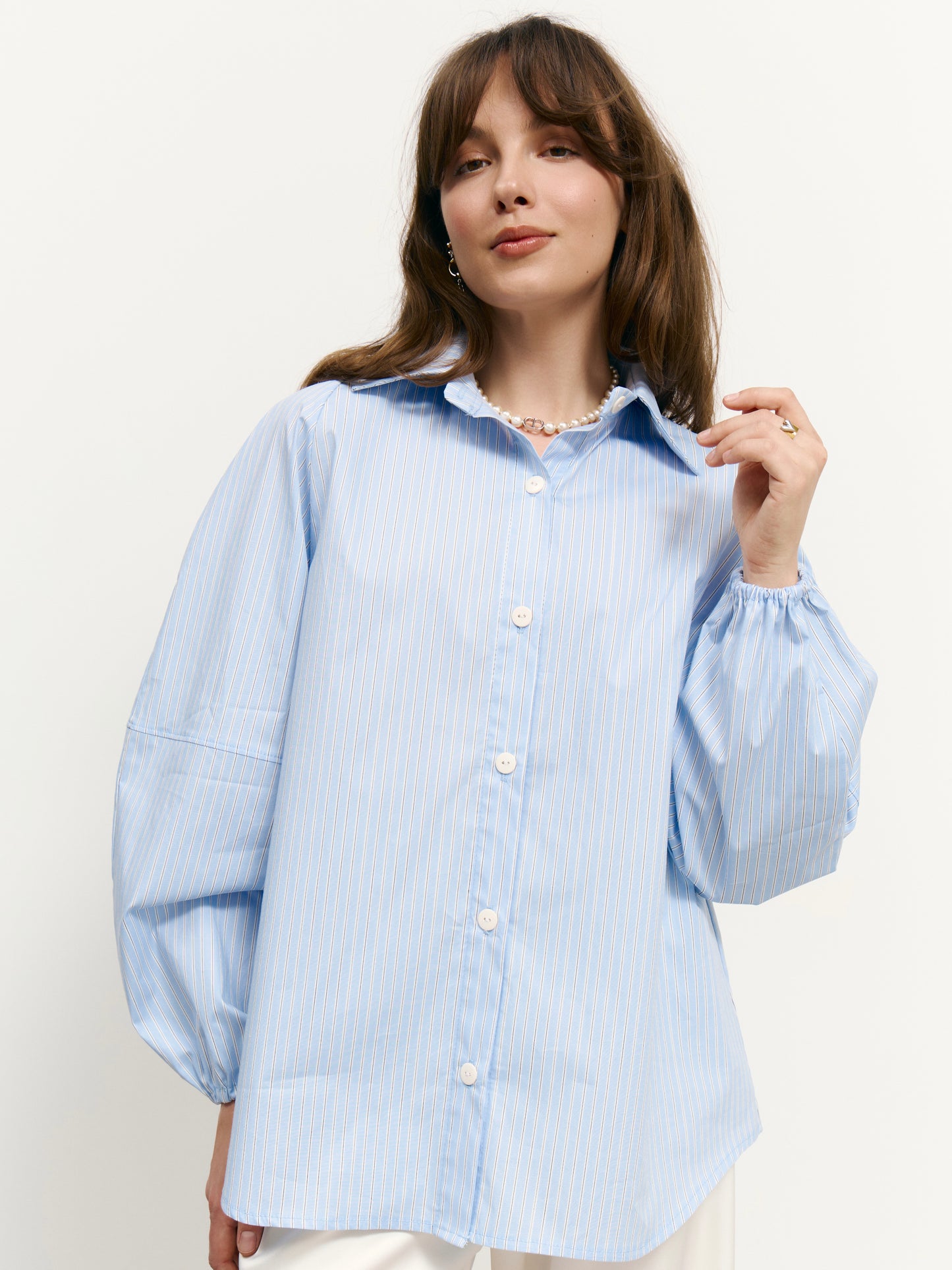 Сорочка з об’ємними рукавами блакитна