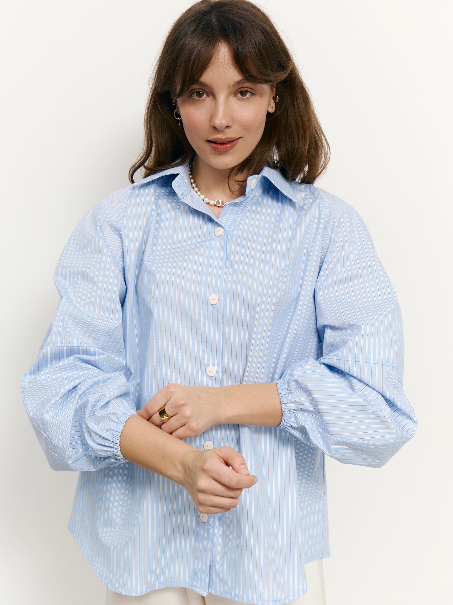 Сорочка з об’ємними рукавами блакитна